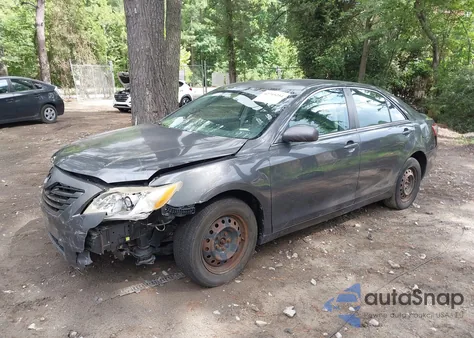 2007 Toyota Camry Le z USA, uszkodzony, nr VIN 4T1BE46KX7U605619